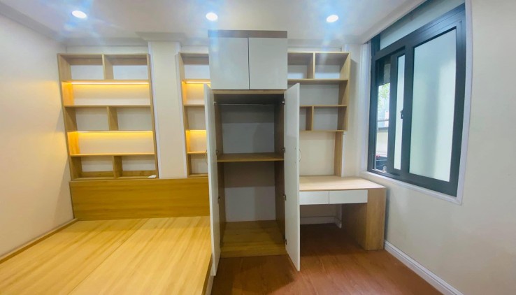 Cho thuê nhà đẹp ngõ 111 Yên Xá, 40m2, 3.5 tầng, 4 ngủ, 10.5 Triệu - VP Công ty, KD onl, ở gđ, nhóm